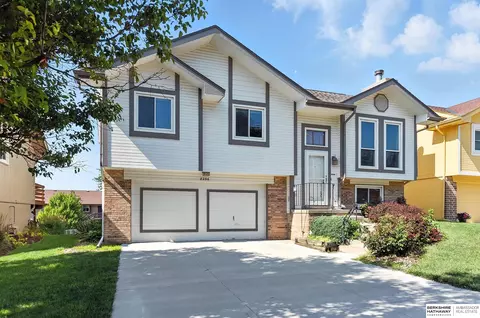 8256 Girard St, Omaha, NE 68122