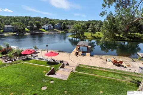 325 Lakehurst Dr, Waterloo, NE 68069