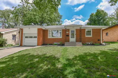 1130 S 44th St, Lincoln, NE 68510