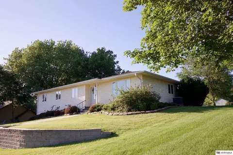 902 E 1st Ave, Oakland, NE 68045