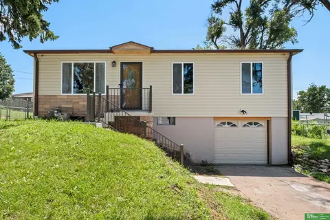 2117 Emiline St, Bellevue, NE 68147