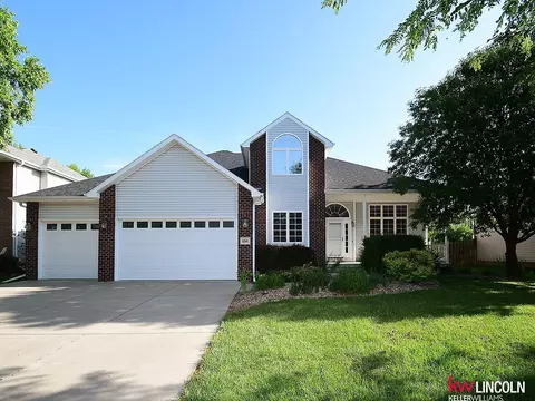 8341 Katrina Ln, Lincoln, NE 68512
