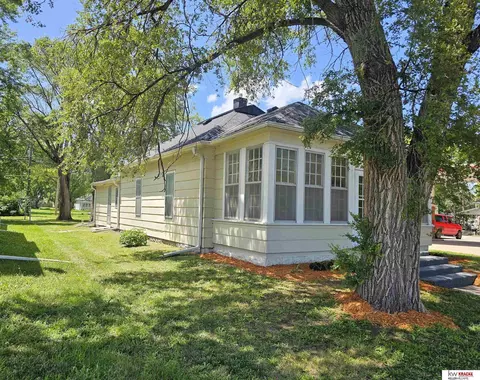117 N 7th St, Wymore, NE 68466