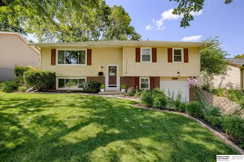 9374 N St, Omaha, NE 68127