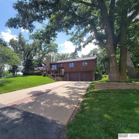 8857 Greenwood Rd, Plattsmouth, NE 68048