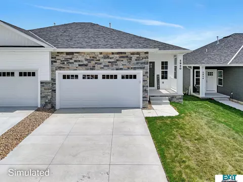 8501 Regent Ct, Lincoln, NE 68507