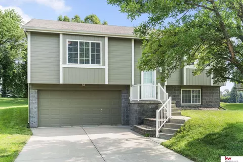1016 Timberline Dr, Papillion, NE 68046