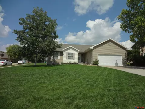 10003 S 100 Cir, La Vista, NE 68128
