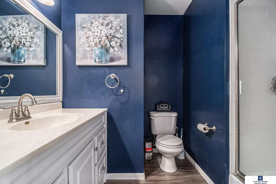 Bath - 3618 Greene Ave, Bellevue, NE 68147 photo 2 of 2