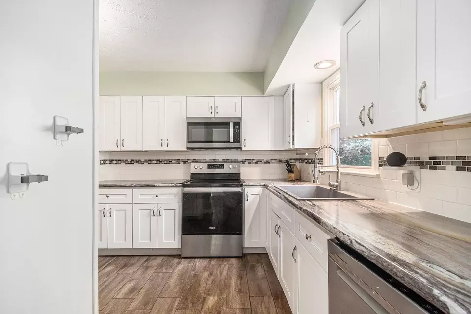 Kitchen - 3618 Greene Ave, Bellevue, NE 68147 photo 2 of 3