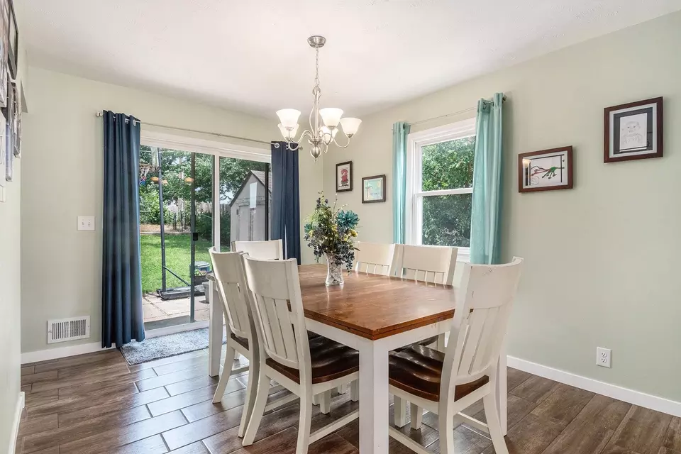 Dining - 3618 Greene Ave, Bellevue, NE 68147 photo 1 of 2