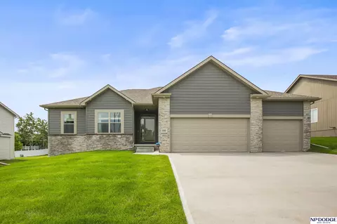 15301 Kansas Ave, Omaha, NE 68116