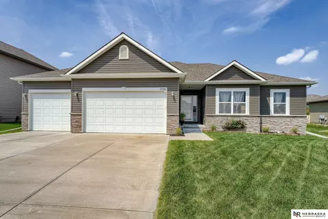 12916 S 52nd St, Papillion, NE 68133