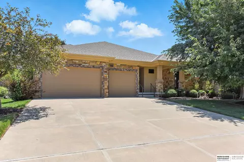 957 S 187th Ave, Elkhorn, NE 68022