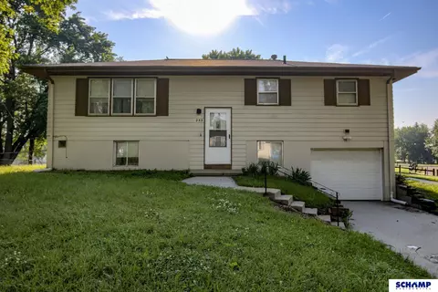 253 S 110 St, Omaha, NE 68154