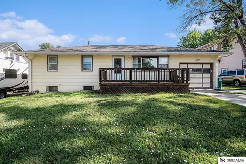 5710 Walker Ave, Lincoln, NE 68507