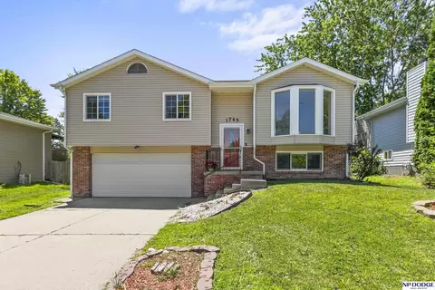 1745 Independence Cir, Lincoln, NE 68521