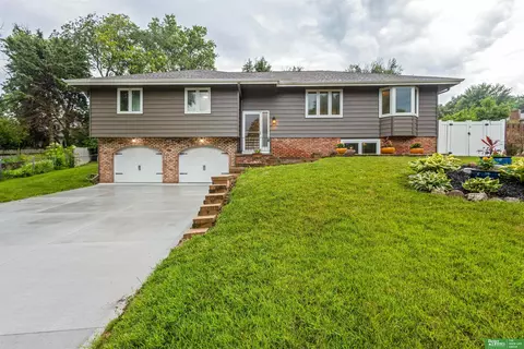 13769 Poppleton Cir, Omaha, NE 68144
