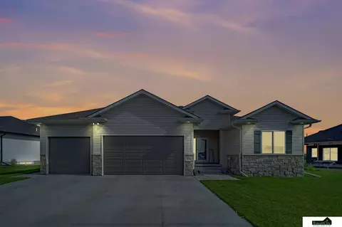 7420 Isidore Dr, Lincoln, NE 68516