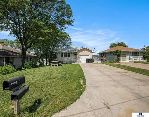 2724 N 83rd St, Omaha, NE 68134