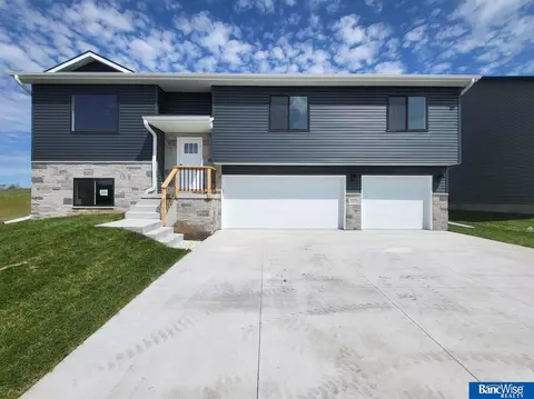 1450 W Beartooth Dr, Lincoln, NE 68521