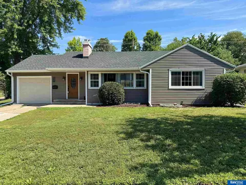 708 E 13th St, Crete, NE 68333