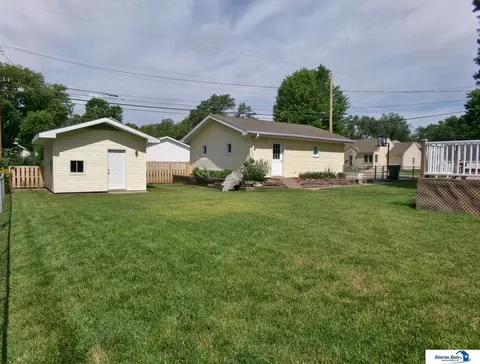 Exterior - 823 N 10th St, Beatrice, NE 68310 photo 3 of 25