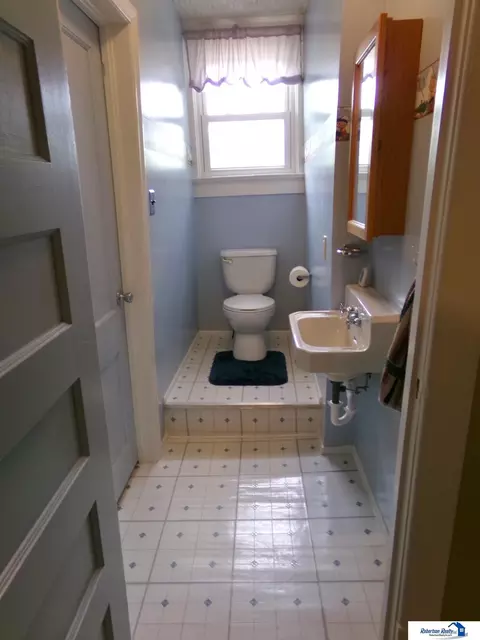 Bath - 823 N 10th St, Beatrice, NE 68310 photo 9 of 12