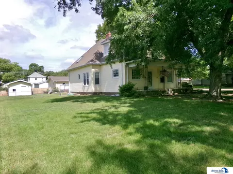 Exterior - 823 N 10th St, Beatrice, NE 68310 photo 4 of 25