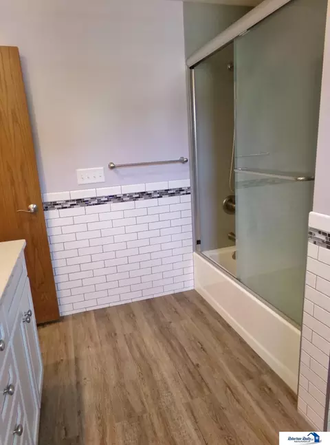 Bath - 823 N 10th St, Beatrice, NE 68310 photo 4 of 12