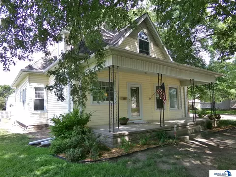 Exterior - 823 N 10th St, Beatrice, NE 68310 photo 22 of 25
