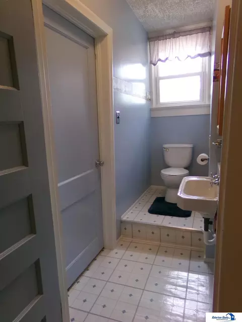 Bath - 823 N 10th St, Beatrice, NE 68310 photo 11 of 12