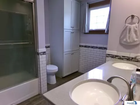 Bath - 823 N 10th St, Beatrice, NE 68310 photo 2 of 12