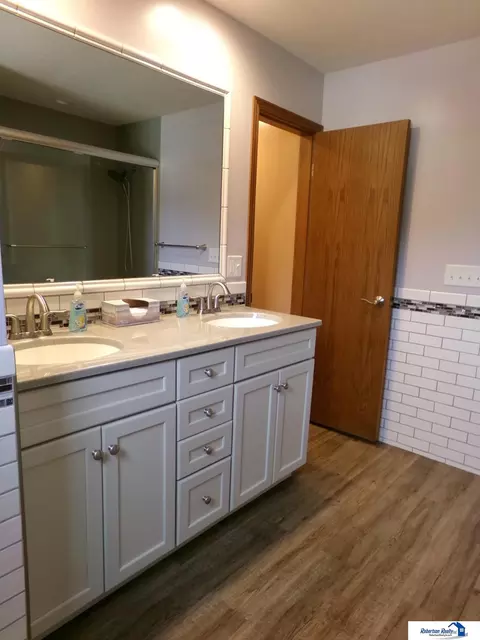 Bath - 823 N 10th St, Beatrice, NE 68310 photo 3 of 12