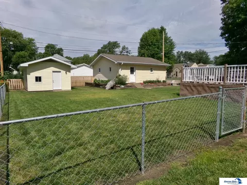 Exterior - 823 N 10th St, Beatrice, NE 68310 photo 7 of 25
