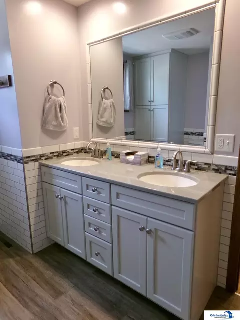 Bath - 823 N 10th St, Beatrice, NE 68310 photo 1 of 12