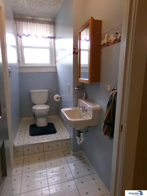 Bath - 823 N 10th St, Beatrice, NE 68310 photo 10 of 12