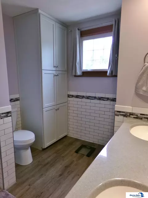 Bath - 823 N 10th St, Beatrice, NE 68310 photo 8 of 12