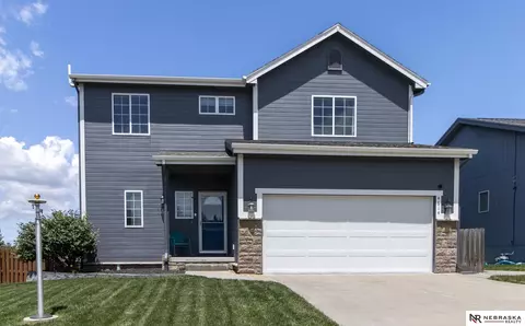 4614 Clearwater Dr, Papillion, NE 68133
