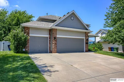 11918 S 52nd St, Bellevue, NE 68133