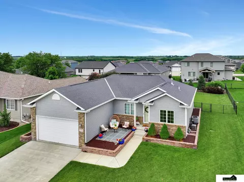 1015 Ridge Rd, Hickman, NE 68372