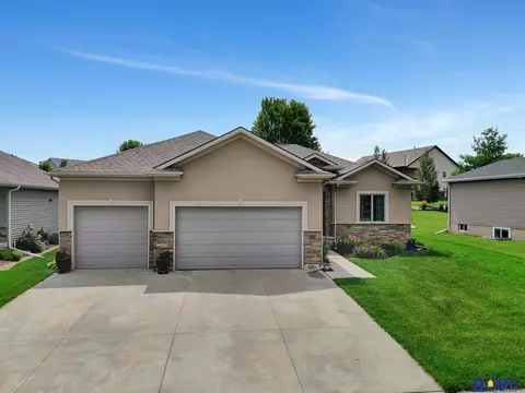 7540 Exbury Rd, Lincoln, NE 68516