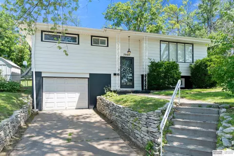 7009 S 52nd St, Omaha, NE 68157