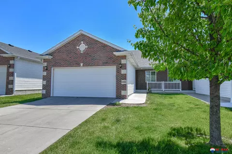 8260 S Tularosa Ln, Lincoln, NE 68516