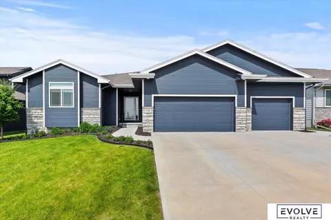 12040 S 44th St, Bellevue, NE 68123