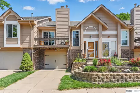 5584 Shirley St, Omaha, NE 68106