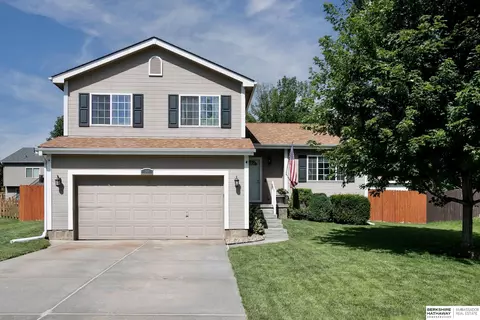 1906 Southview Dr, Papillion, NE 68046