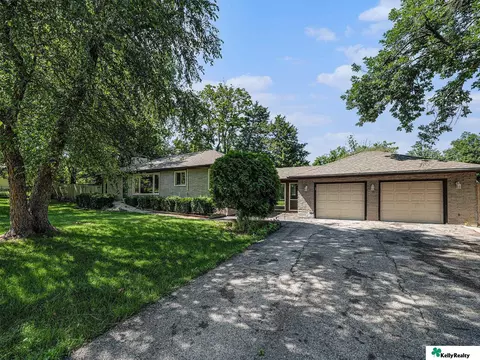 2814 Josephine St, Bellevue, NE 68147