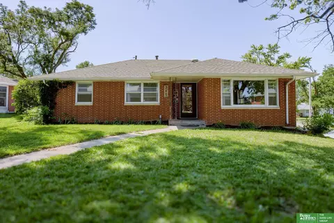 347 W Westplains Rd, Gretna, NE 68028