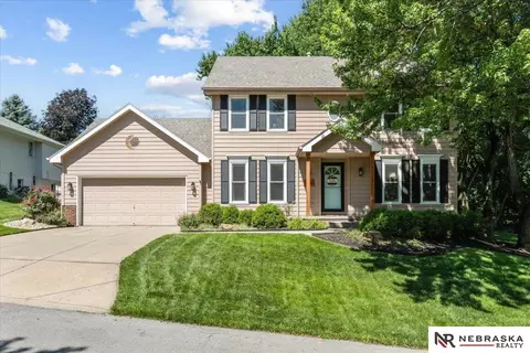 904 S 110th Plz, Omaha, NE 68154